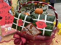 Lễ hội gói Bánh chưng chào xuân yêu thương của trường THCS Quang Trung