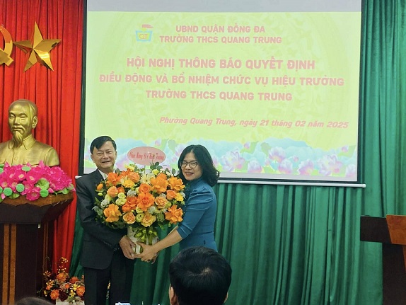 HỘI NGHỊ THÔNG BÁO QUYẾT ĐỊNH ĐIỀU ĐỘNG, BỔ NHIỆM CHỨC DANH HIỆU TRƯỞNG TRƯỜNG THCS QUANG TRUNG: NHÀ GIÁO TRẦN QUỐC HẢI