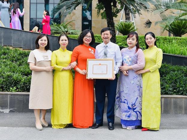 TRƯỜNG THCS QUANG TRUNG DỰ HỘI NGHỊ TỔNG KẾT NĂM HỌC NGÀNH GIÁO DỤC VÀ ĐÀO TẠO QUẬN ĐỐNG ĐA